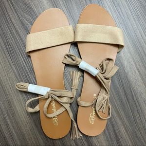 New Breckelle’s nude straps sandals size 8